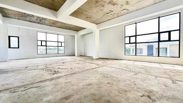 Bright and modern 87 sqm office for rent on the 2nd floor in Ebène