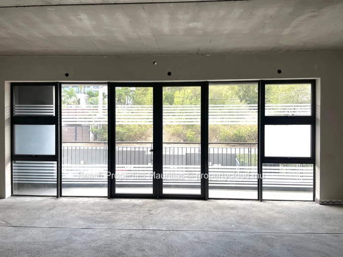 54 m² Core & Shell Office for Rent | Balcony, Mountain View, Tamarin