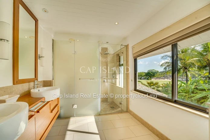 Anahita - Villa d'exception pieds dans l'eau, sur le golf