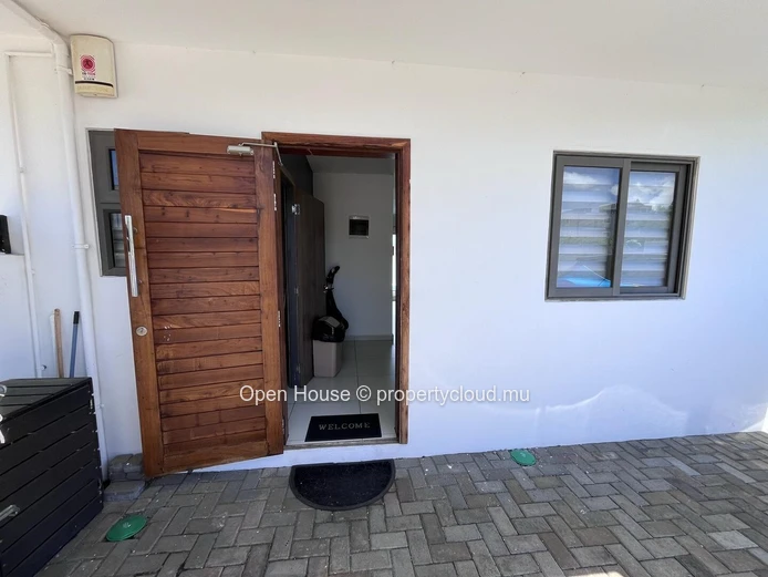Duplex for rent in Flic en Flac, 3 bedrooms, private pool.