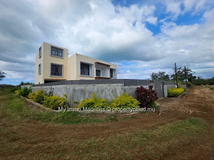 Recent 6-Bedroom Villa with Swimming Pool – Pointe aux Lascars