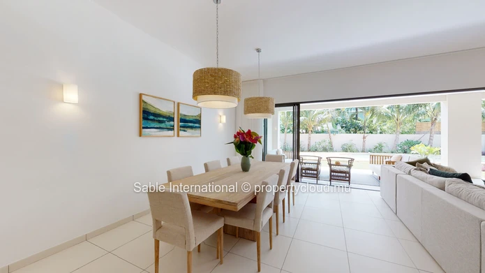 Luxury G+2 Apartment with Communal Pool in Péreybère | 143m² | Sea Access | Close to Amenities 