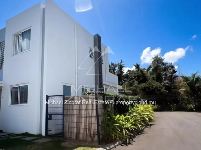 3-Bedroom Duplex with Private Pool – Tamarin