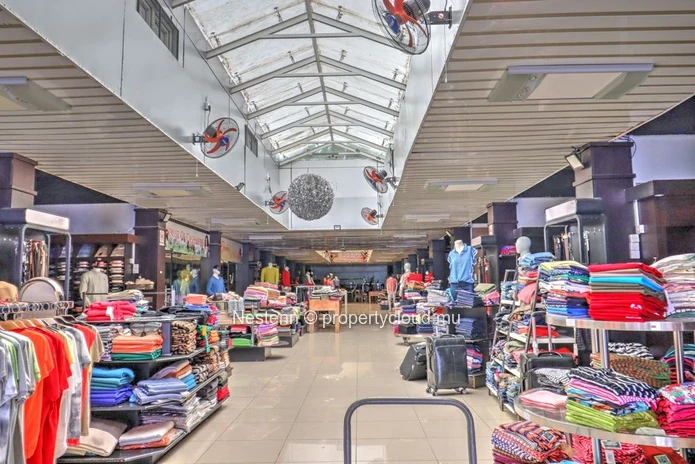 Espace commercial de 1200 m²