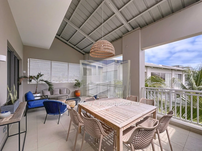 Magnificent penthouse with private pool and sea view located in Peyrebère.