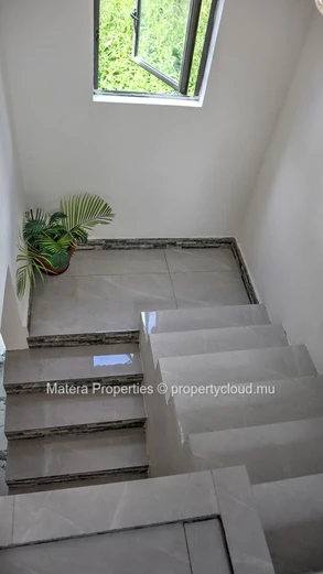 Maison spacieuse de 4 chambres à L'Avenir sur un terrain de 337 m²