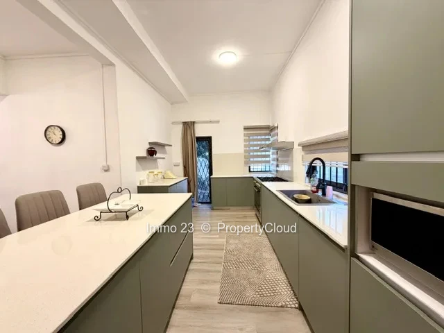 Houses / Villas - 3 bedrooms - Rose Hill