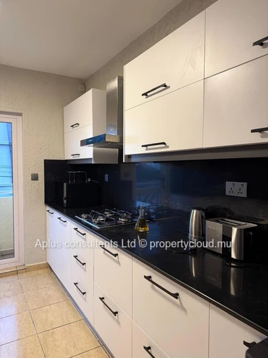 Stylish 2-Bed Apartment in Flic en Flac with Pool View