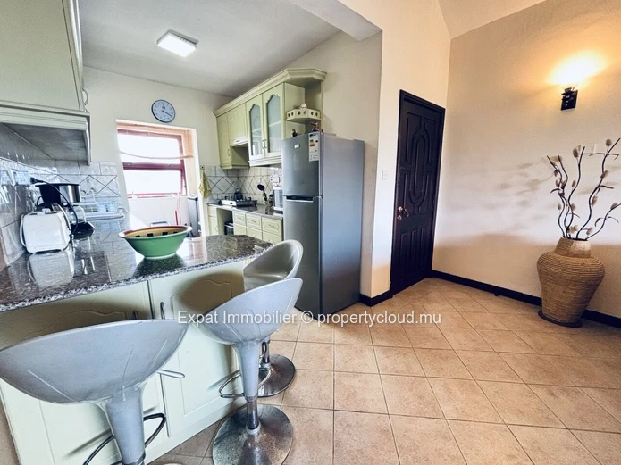 3-Bedroom Flat With Sea Views Near The Beach – Trou Aux Biches