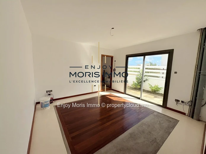 Contemporary Villa 3 Bedrooms with Swimming Pool & Kiosk – For Sale in Grand Bay