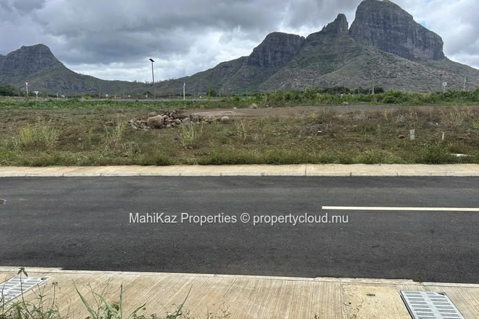 Residential Land for Sale in Pierrefonds, Quatre Bornes – Prime Investment Opportunity
