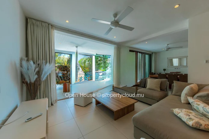 Appartement pieds dans l'eau à louer à Rivière Noire, Tamarin, 4 chambres, piscine privée, meublé.