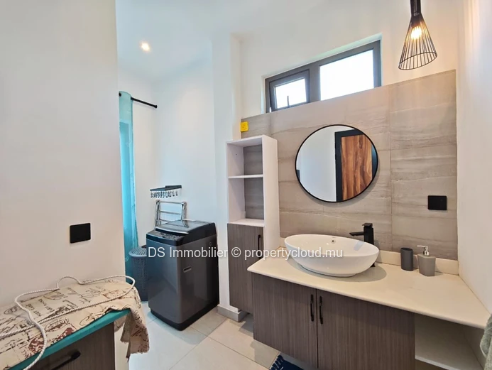 Villa À Vendre – Moderne Avec Piscine – Confort À Grand Baie- Nord