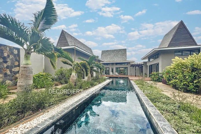 Sublime villa located in a secure residence