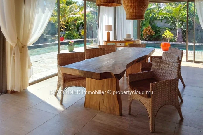 Modern villa in a peaceful environment