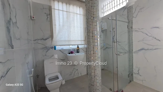 House / Villa - 5 bedrooms - Eb00e8ne - Ref. MA99468VE