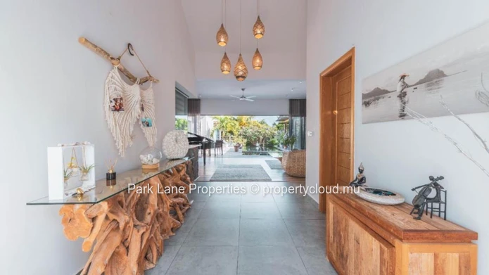 Exquisite furnished modern RES villa in the heart of Tamarin