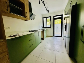 5 Bedroom Townhouse, Duplex