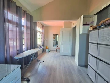 6 Bedroom House