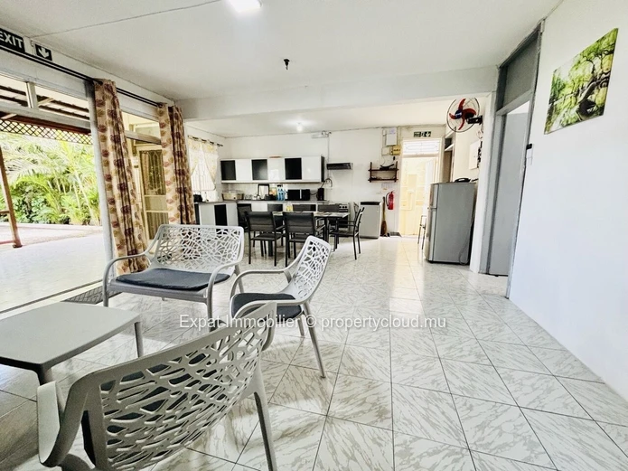 House With Large Veranda, Garden And Beach Walking Distance – Pereybere