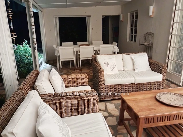 Élégante maison mauricienne avec accès privé à la plage