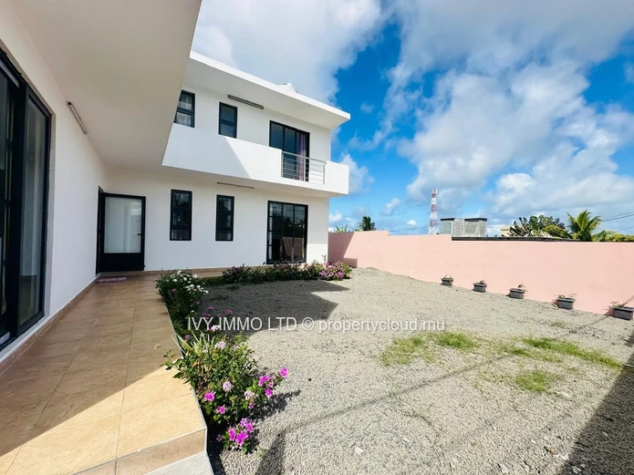 Spacieuse villa de 4 chambres avec salle de bains attenante à louer – Belle Mare | 50 000 roupies par mois