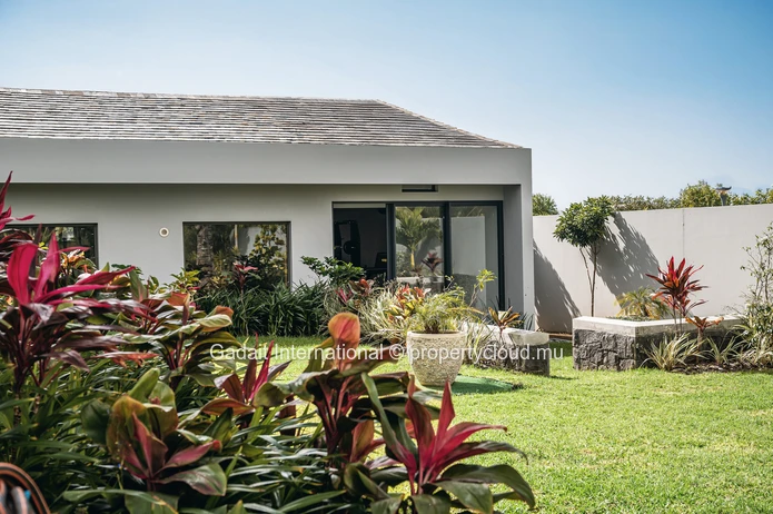 Villa de luxe à vendre à Mont Choisy Golf Estate, Île Maurice. Plus de 1 000 m² habitables, 6 chambres en suite, mais...