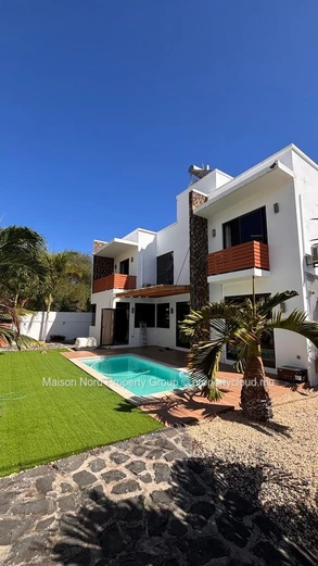Villa meublée 3 chambres avec piscine, vue mer & montagne à Tamarin