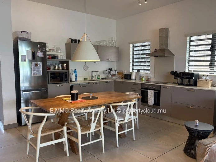 3-bedroom duplex with private pool – La Mivoie, Black River