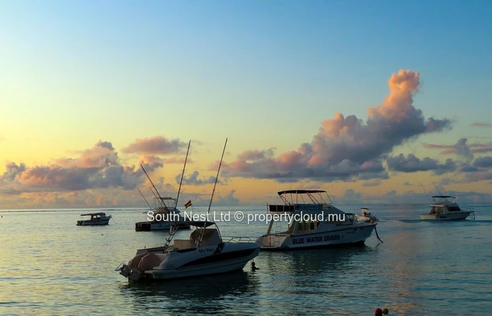 Beachfront ground floor big apartment available to foreigners 
