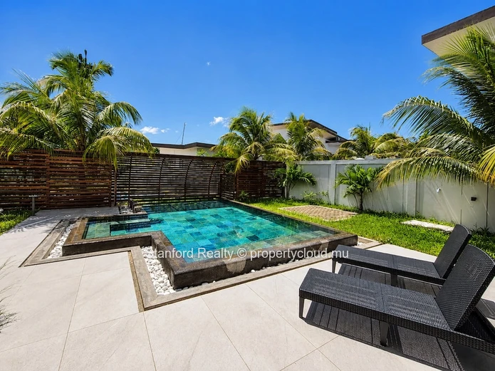 Luxury 4-Bedroom Villa for Rent in a Prestigious Resort Estate - Grand Baie