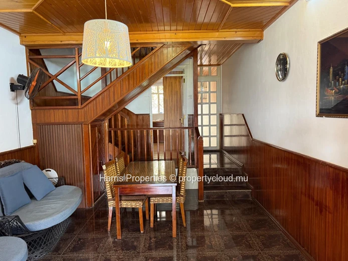 Beautiful Triplex for Rent in Pereybere