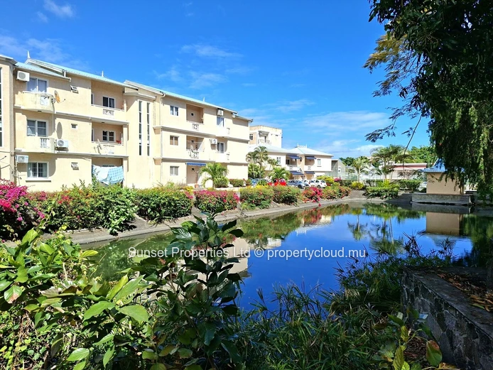 Apartment | Garden-Level | 3 Minutes from the Beach