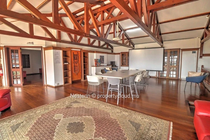 Prestigious property ideal for a head office or offices