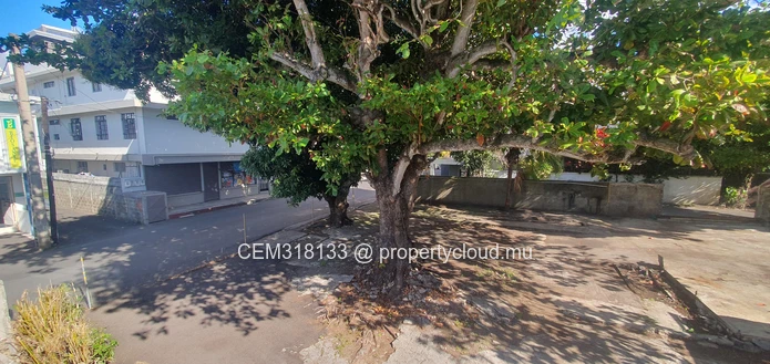 Terrain Résidentiel & Commercial 21 Perches à Vendre – Beau Séjour, Quatre-Bornes 