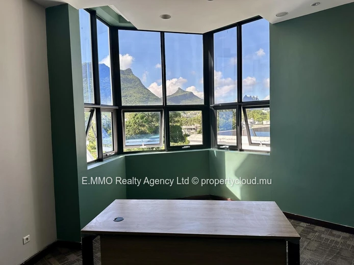 Bureau(x) à louer à Moka, 250m², Rs 162 500. Contactez-nous pour une visite! #immobilier #Moka #bureau (Mandat exclusif)
