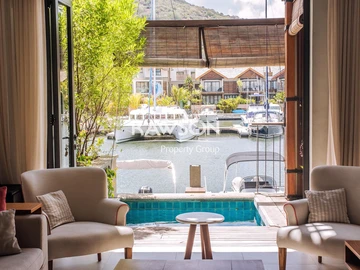 5 Bedroom Duplex To Let in Petite Riviere Noire