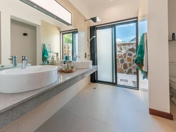 5 Bedroom Villa