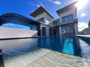 4 Bedroom Villa