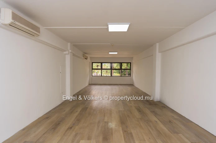 Modern Open-Plan Office for Rent - An ideal workspace