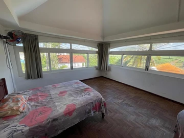 6 Bedroom House