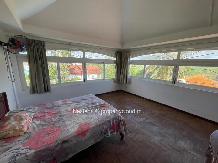 Spacious 6-bedroom house with private pool and underground garage