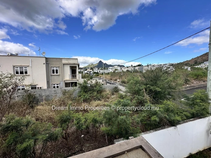 Spacious House With Mountain View & Close To Amenities In Coromandel - Mauritius
