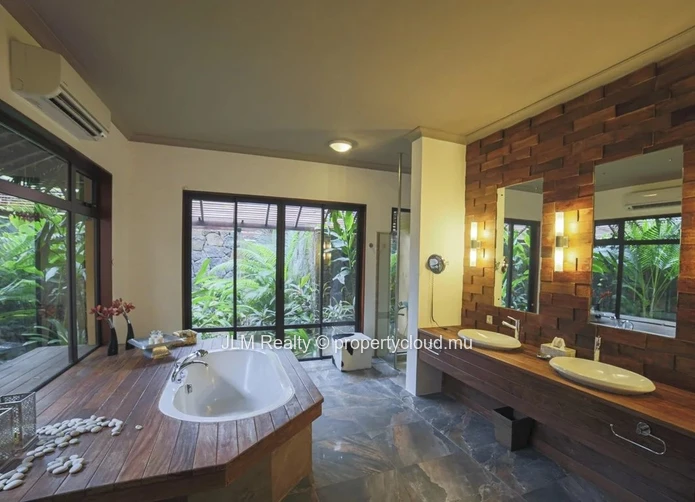 Luxury villa for sale with access to golf and beach club in Tamarin, Mauritius
