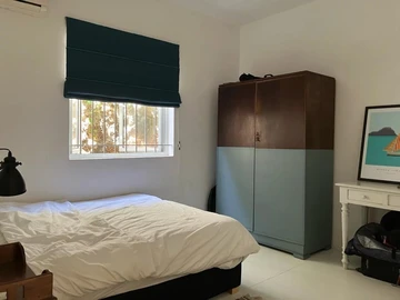 6 Bedroom House