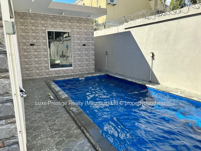 Villa moderne 3 chambres avec piscine privée à louer à Pereybere | Rs 60,000 par mois