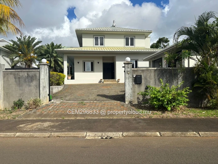 Deux charmantes maisons à vendre à Beau Bassin – Idéales pour une famille ou un investissement
