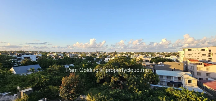 Penthouse à vendre à Pereybere, Île Maurice | Ki Resort Rooftop, Piscine & Vues sur le Coucher de Soleil