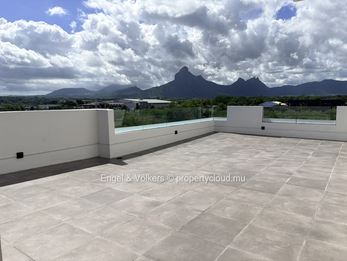 FOR RENT - 4 Bedrooms apartment in Tamarin