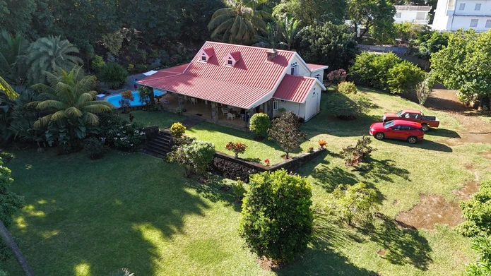 Belle maison de charme avec un magnifique jardin